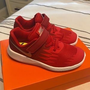 Boys Nike Star Runner Tennis Shoes